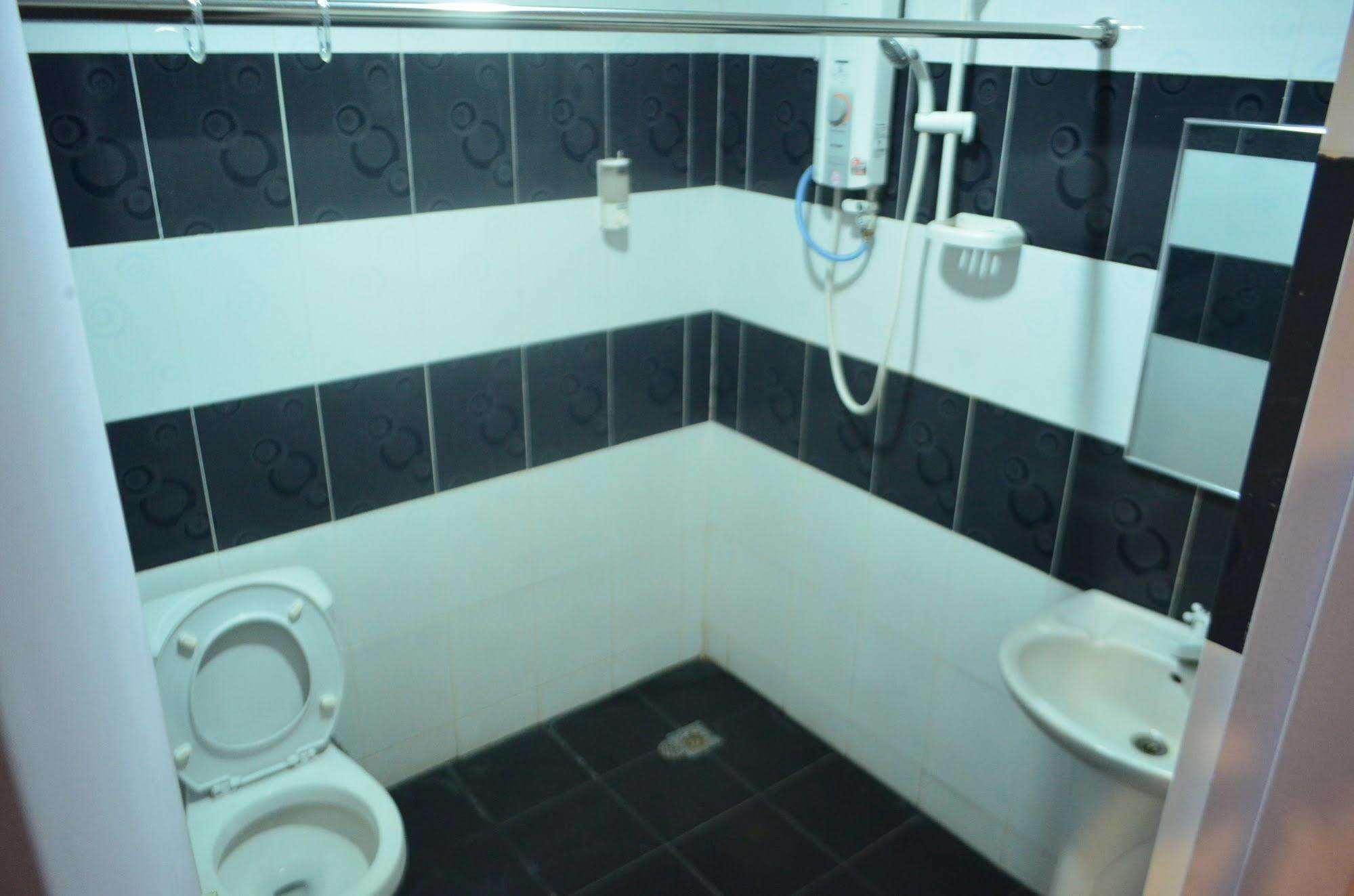 Super Oyo 43959 Astana Hotel Tawau Bagian luar foto